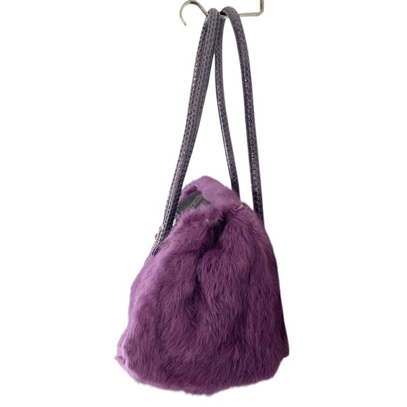 TOSCA BLU Luxurious Purple Faux Leather & Fur Handbag - Picture 4 of 15
